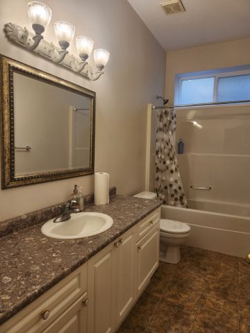 2 Bedroom Suite Campbell River - Photo 4