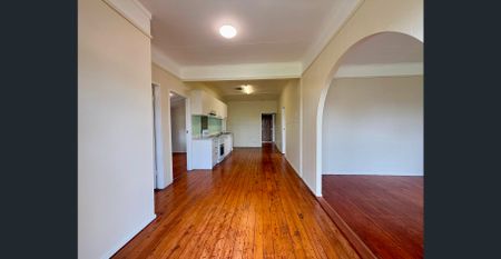 SPACIOUS FAMILY HOME – WALK TO TOWN - Photo 4