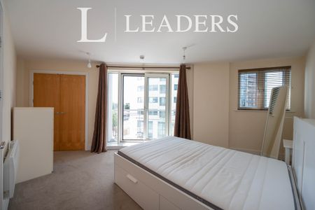 2 bedroom apartment to rent The Roundhouse, Gunwharf Quays Portsmouth, Hampshire, PO1 - Photo 4