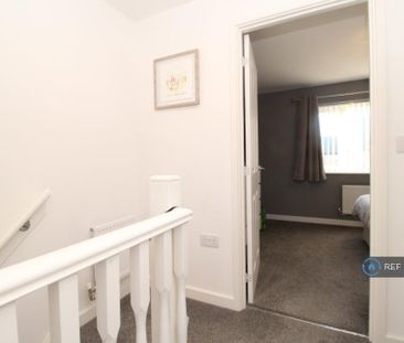 2 bedroom semi-detached house to rent - Photo 2