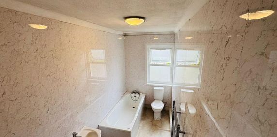 2 bedroom semi-detached villa to rent - Photo 2