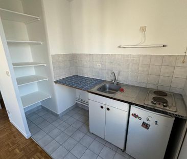 Location Appartement 1 pièce 35m² LYON 7ème - Photo 4