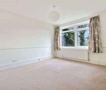 A well presented two bedroom two bathroom apartment positioned on t... - Photo 3