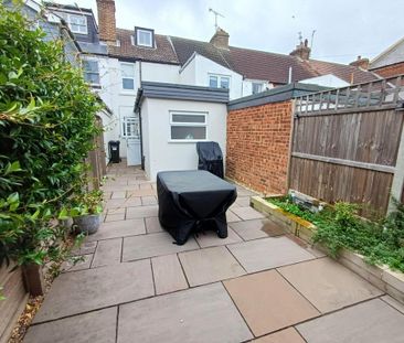 3 bedroom terraced house to rent - Photo 3