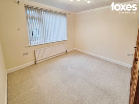 3 bed flat to rent in Linton Lawns, Golf Links Road, Ferndown, Dorset, BH22 8BX - Photo 4