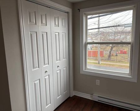 Beautiful 2 Level, 2 Bedroom Semi-Detached on Windmill Road! - Photo 4