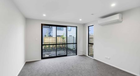 Townhouse in a convenient location! - Photo 3