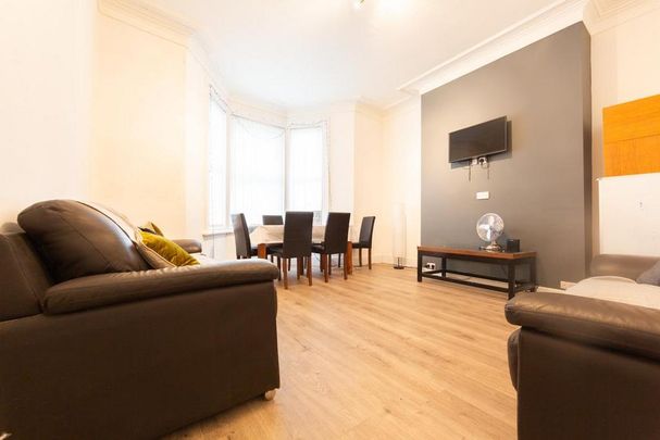 6 bedroom terraced house to rent - Photo 1