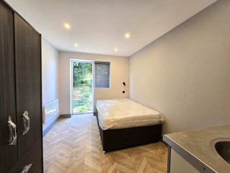 Dickens Avenue, Uxbridge - Photo 2