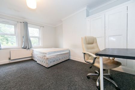 St Michaels Lane, Headingley, Leeds - Photo 3