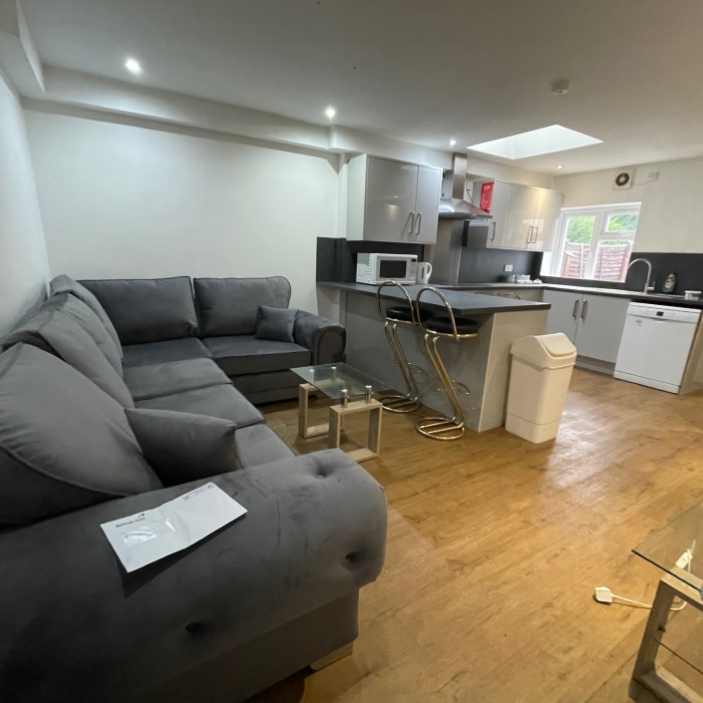 6 bedroom house to rent - Photo 1