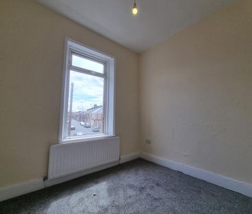 3 bedroom flat to rent - Photo 6