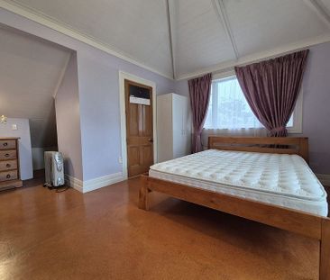 A Cozy Sanctuary in Epsom - Photo 6