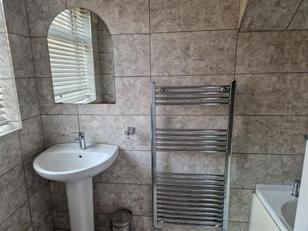 2 bedroom flat to rent - Photo 4