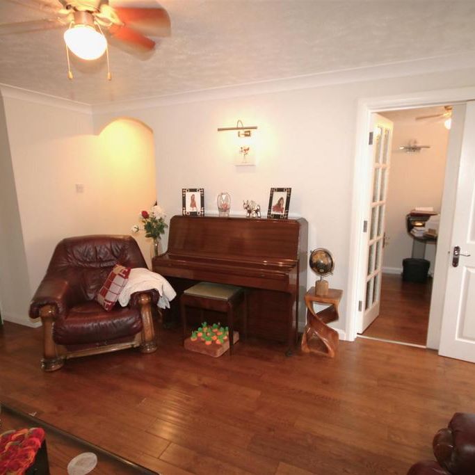 4 bedroom detached house to rent - Photo 1