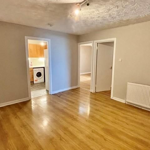 4 bedroom flat to rent - Photo 1