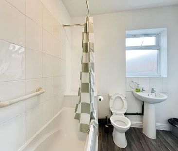 2 bedroom flat to rent - Photo 5