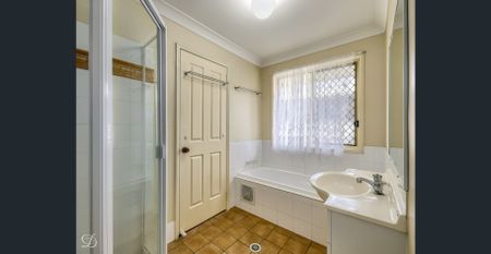 Family Home in Mitchelton - Photo 4