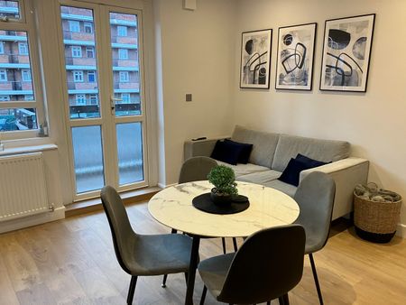 4 Bed Flat, Maurice House, SW9 - Photo 2