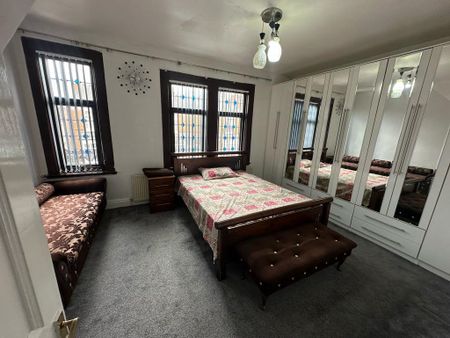 5 bedroom semi-detached house to rent - Photo 3