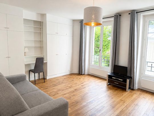 Location Appartement 1 pièce Meublé 37m² PARIS 15ème - Photo 1