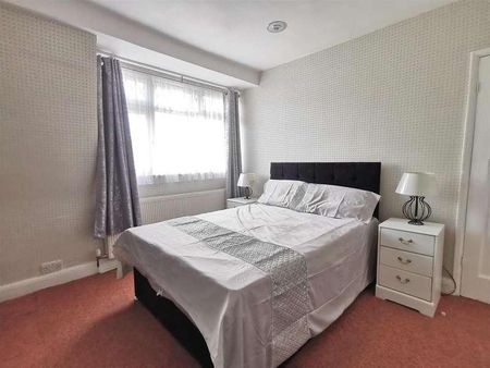 Mollison Way, Edgware, HA8 - Photo 4