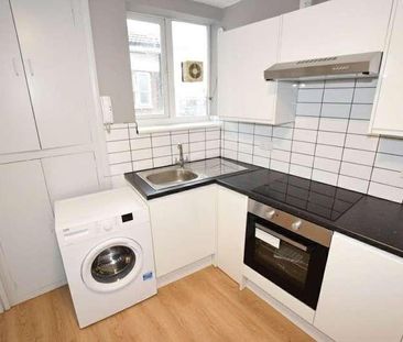 Pettits Lane North, Romford, RM1 - Photo 2