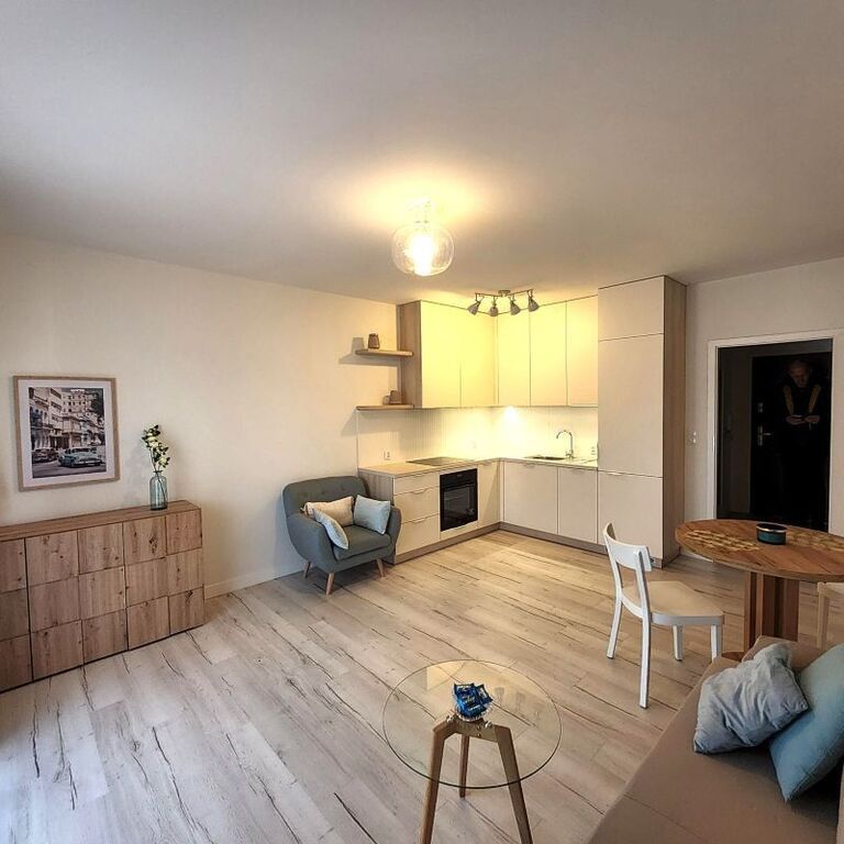 Wynajmę kawalerkę z balkonem i miejscem postojowym - Photo 1