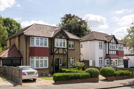 4 bedroom detached house to rent - Photo 3