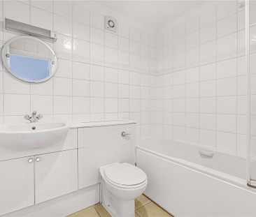 1 bedroom penthouse to rent - Photo 2