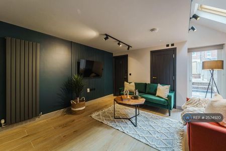 1 bedroom in a house share to rent - Photo 2