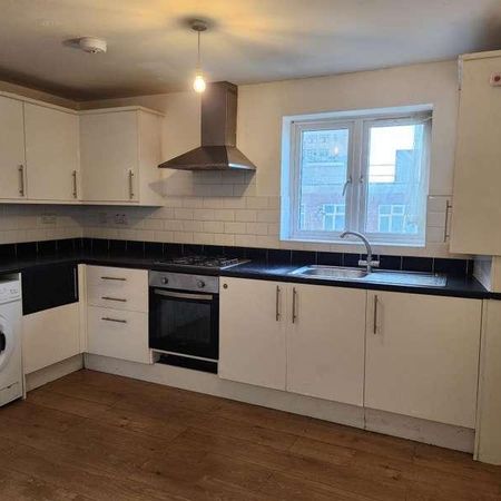 Woking, Surrey, GU21 - Photo 3