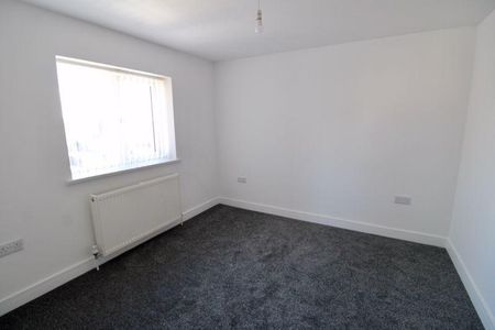 2 bedroom semi-detached house to rent - Photo 3