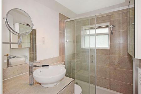 1 bedroom Flat To Let - Photo 3