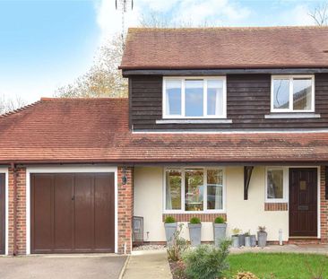 A well presented family home in the village of Kemsing - Photo 1