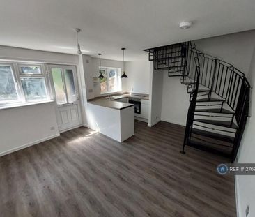 1 bedroom semi-detached house to rent - Photo 3