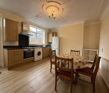 2 Bedroom Terraced For Rent - Photo 5