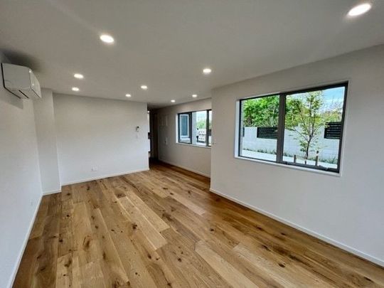 MODERN 4 BEDROOM TOWNHOUSE - Photo 1