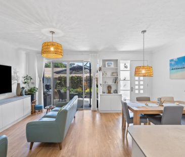 Contemporary Tri Level Townhouse in a Premium Locale - Photo 1