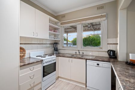 Beautiful Two Bedroom Home - Photo 4