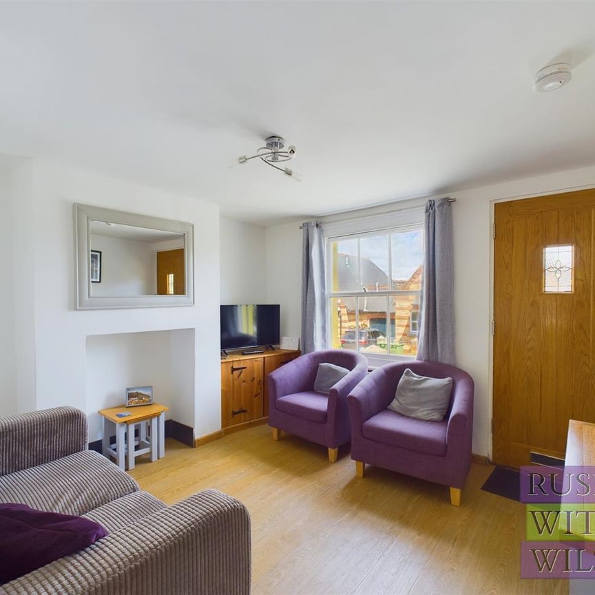 2 Bed House - Terraced - Photo 1