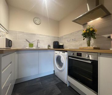 2 bedroom flat to rent - Photo 5