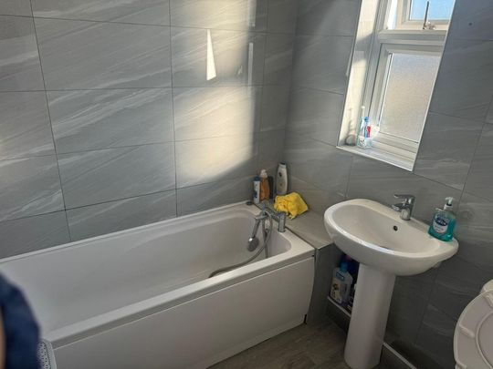 3 bedroom end of terrace house to rent - Photo 1