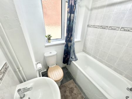 Vale Drive, Southampton - Photo 5