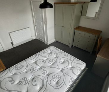 Room 3, St. Lukes Crescent, Leeds, LS11 8LA - Photo 2