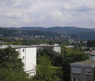Wohnen mit Aussicht – Hochgelegene Wohnung mit Weitblick in Hohenli... - Foto 1