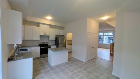 For Lease - 95 Paradox Street, Vaughan, Ontario - Photo 5