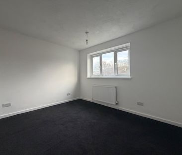 4 Bed Terraced House, Cottingley Drive, LS11 - Photo 4