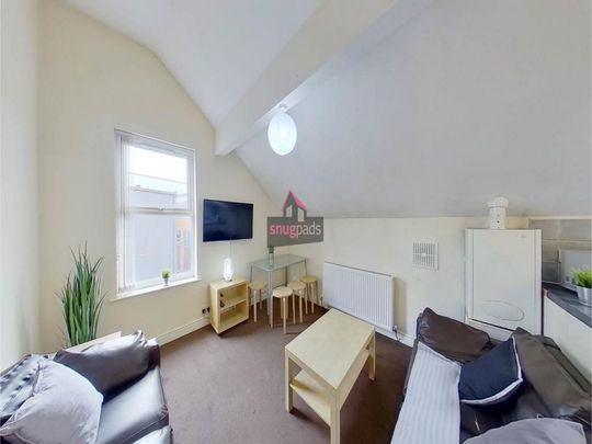 3 bedroom flat to rent - Photo 1
