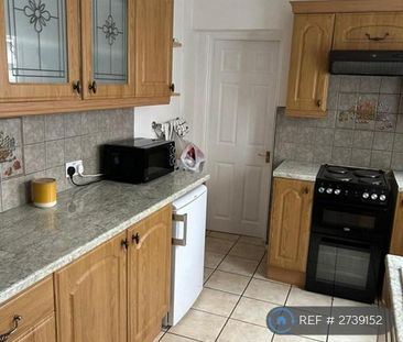 1 bedroom in a house share to rent - Photo 2